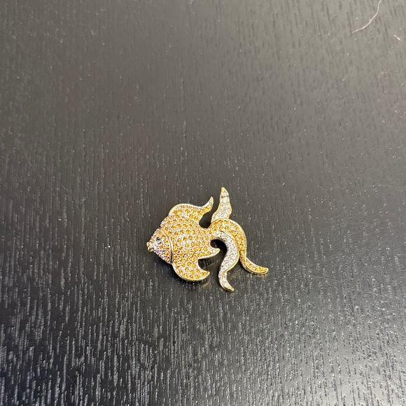 Signed Butler Fish Brooch - Picture 2 of 5
